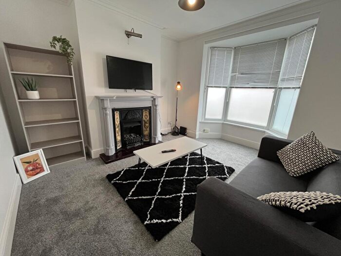 2 Bedroom Terraced House To Rent In Kirkby St // Bed // July, LN5