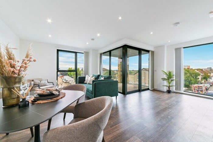 2 Bedroom Flat To Rent In Watteau Square, Croydon, CR0