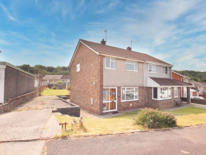 3 Bedroom Semi-Detached House For Sale In Parklands Road, Tonyrefail, Porth, CF39