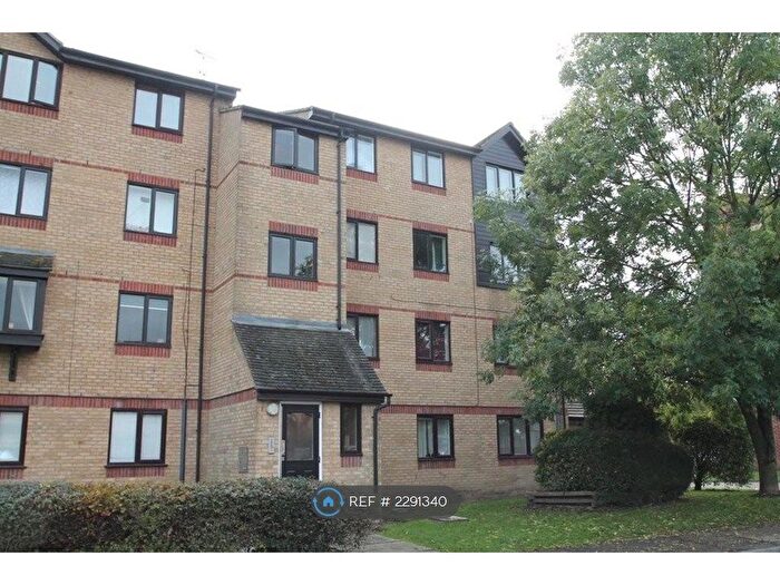 1 Bedroom Flat To Rent In Chestnut Road, Basildon, SS16