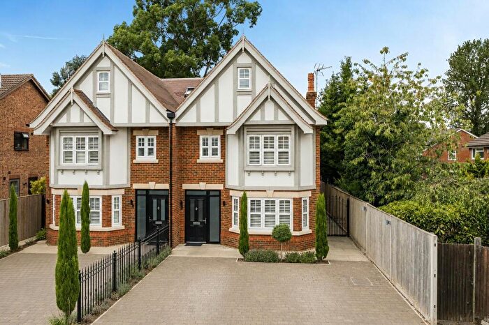 4 Bedroom Semi-Detached House For Sale In Sadlers Lane, Winnersh, Berkshire, RG41