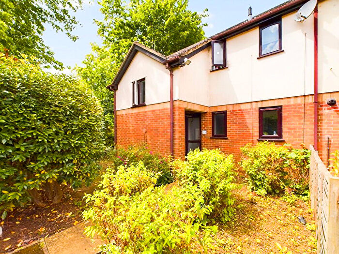 1 Bedroom Apartment For Sale In Woodpecker Way, Northampton, NN4