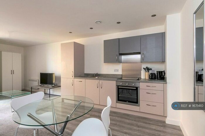 Studio To Rent In Adelphi Street, Salford, M3