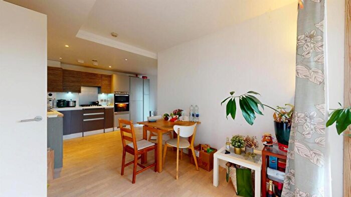 2 Bedroom Flat For Sale In Manchester Road, Isle Of Dogs, E14