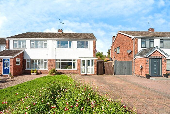 3 Bedroom Semi-Detached House For Sale In Foxes Way, Warwick, Warwickshire, CV34