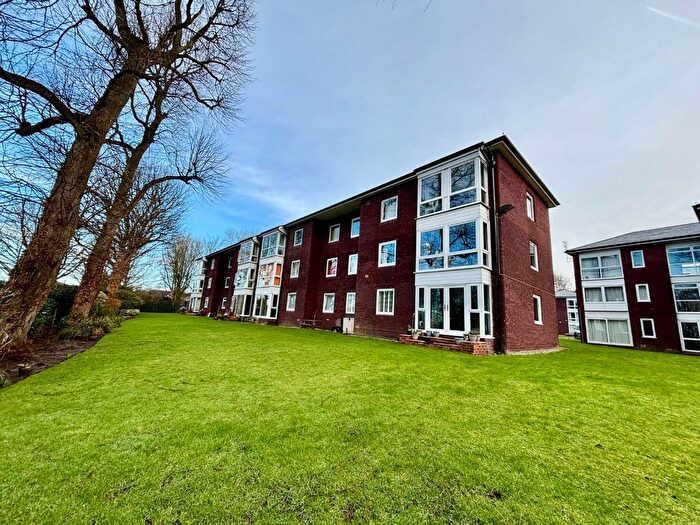 2 Bedroom Flat For Sale In Mersey Road, Heaton Mersey, SK4