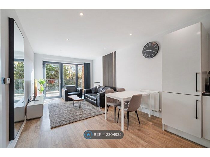 1 Bedroom Flat To Rent In Sovereign Apartments, Sutton, SM1