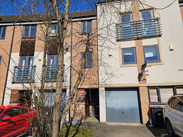 3 Bedroom Town House To Rent In Farrow Avenue, Hampton, PE7