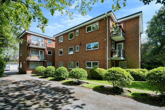 2 Bedroom Apartment For Sale In Richmond Park Road, Bournemouth, BH8