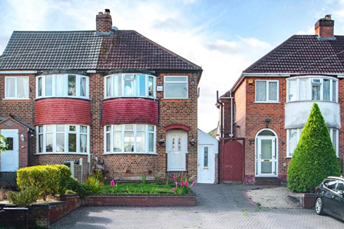 3 Bedroom Semi-Detached House For Sale In Rednal Road, Birmingham, West Midlands, B38