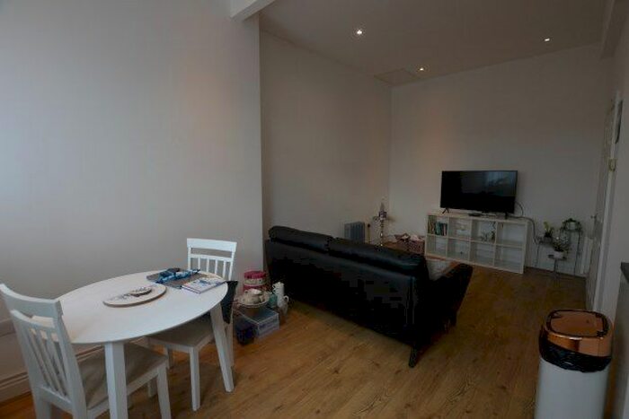 1 Bedroom Flat To Rent In Rooks Nest Road, Wakefield, WF1