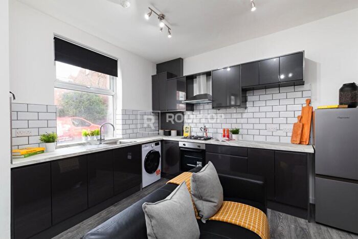 2 Bedroom Flat To Rent In Brudenell Road, Leeds, LS6