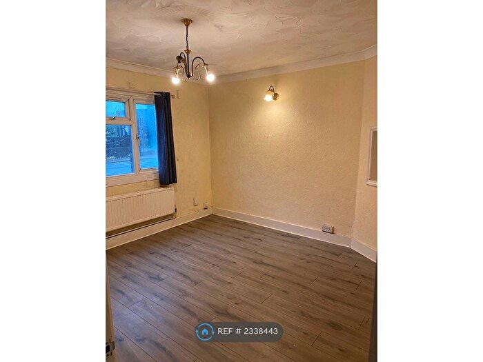1 Bedroom Flat To Rent In Hounslow Road, Hounslow, TW14