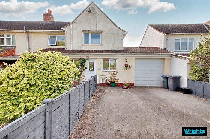 3 Bedroom Semi-Detached House For Sale In The Weir, Westbury, BA13