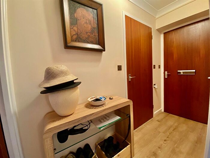 1 Bedroom Flat For Sale In Bushfield, Orton Goldhay, Peterborough, PE2