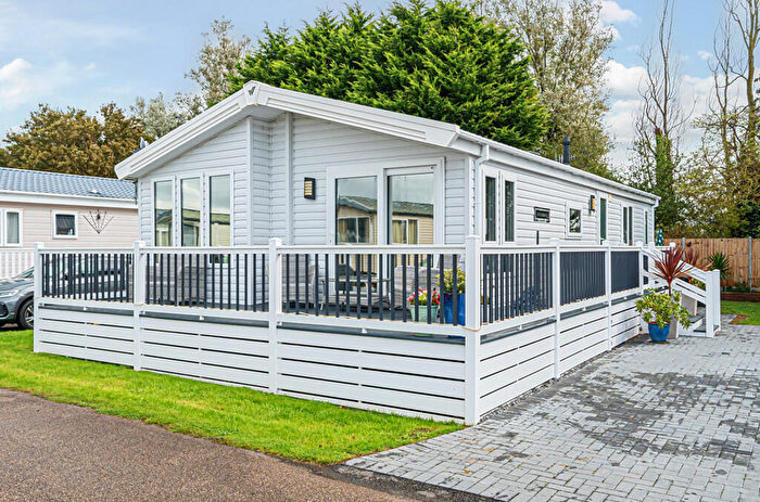 2 Bedroom Mobile Home For Sale In Goodwood Drive, Vinnetrow, Chichester, PO20