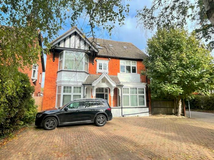 2 Bedroom Flat To Rent In Hersham Road, Walton-On-Thames, KT12