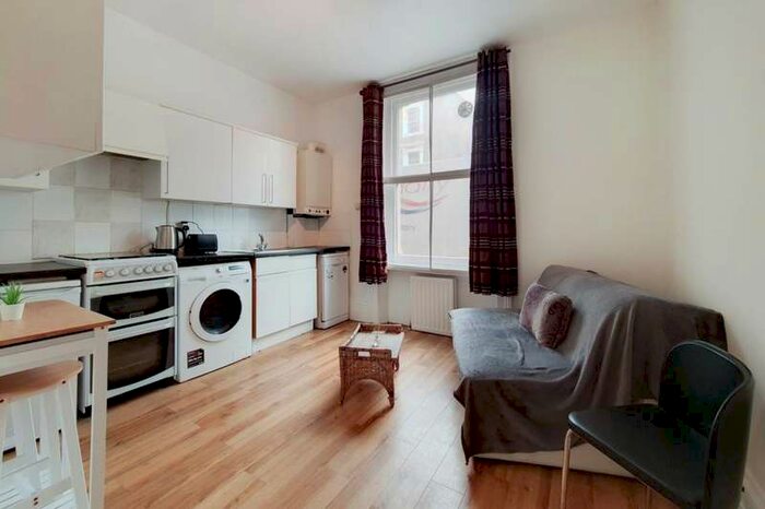 Flat To Rent In Earl's Court, Earls Court, SW10