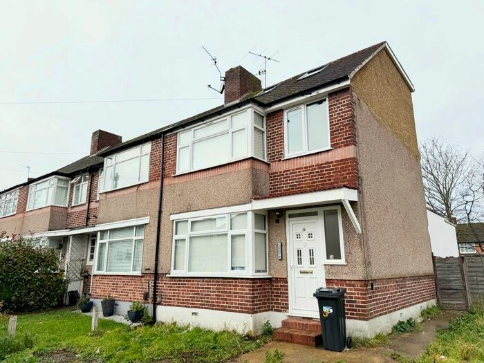 Studio To Rent In Meadow Road, Feltham, TW13