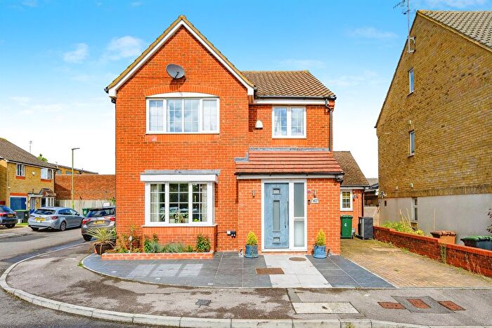 4 Bedroom Detached House For Sale In Edson Close, Watford, WD25