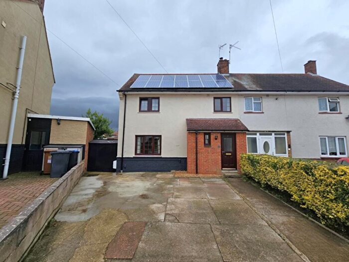 3 Bedroom Semi-Detached House For Sale In Gloucester Close, Delapre, Northampton, NN4