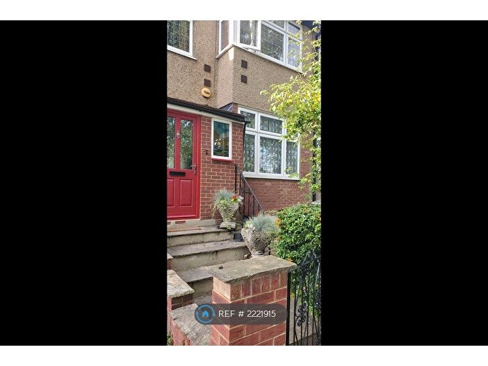 3 Bedroom Detached House To Rent In Stevenage Road, London, E6