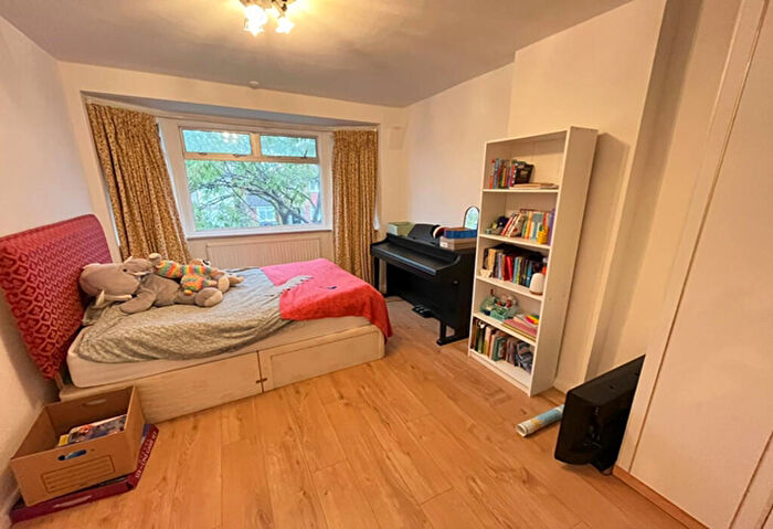 7 Bedroom Semi-Detached House To Rent In Highbury Close, New Malden, London, KT3