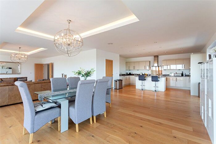 3 Bedroom Flat For Sale In Chatham House, Racecourse Road, Newbury, Berkshire, RG14