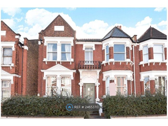 2 Bedroom Flat To Rent In Wimbledon, London, SW19