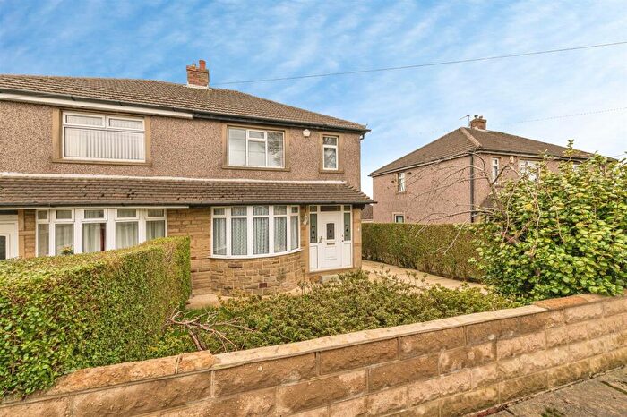 3 Bedroom Semi Detached House For Sale In Brearcliffe Drive, Bradford, BD6