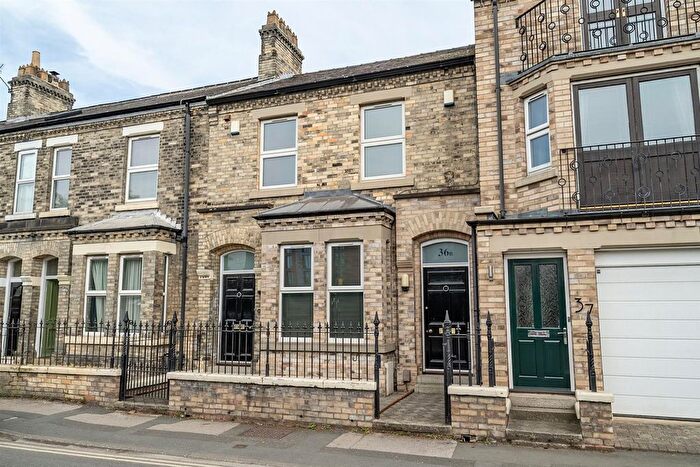 1 Bedroom Flat For Sale In Barbican Road, York, YO10