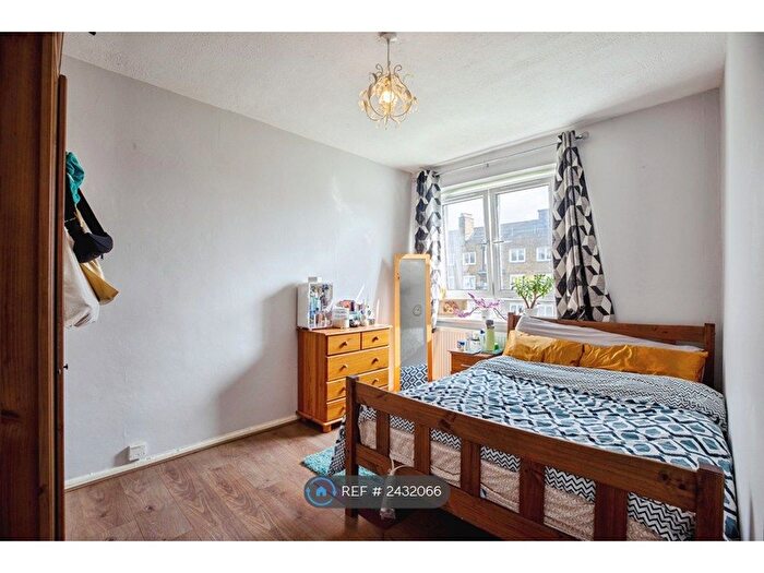 2 Bedroom Flat To Rent In Stockwell Road, London, SW9