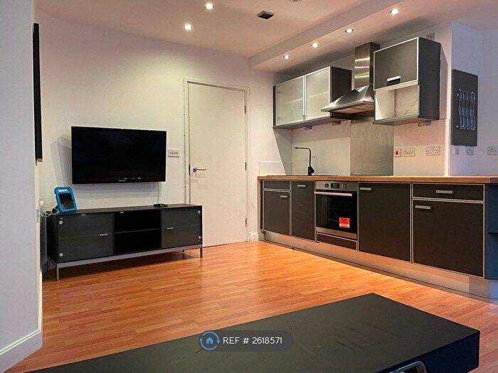 2 Bedroom Flat To Rent In New Station Street, Leeds, LS1