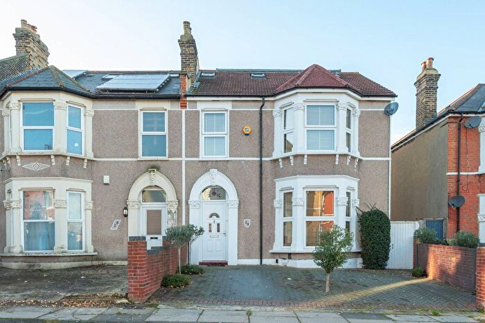 6 Bedroom End Of Terrace House To Rent In Hafton Road, Catford, London, SE6
