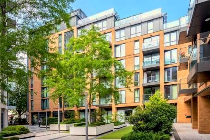 2 Bedroom Flat To Rent In Plaza Gardens, London, SW15