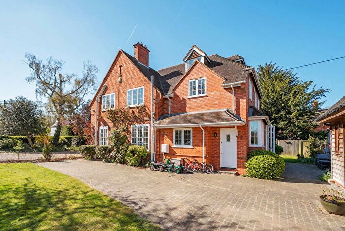 5 Bedroom Detached House For Sale In Orchard Road, Hurst, Reading, Berkshire, RG10