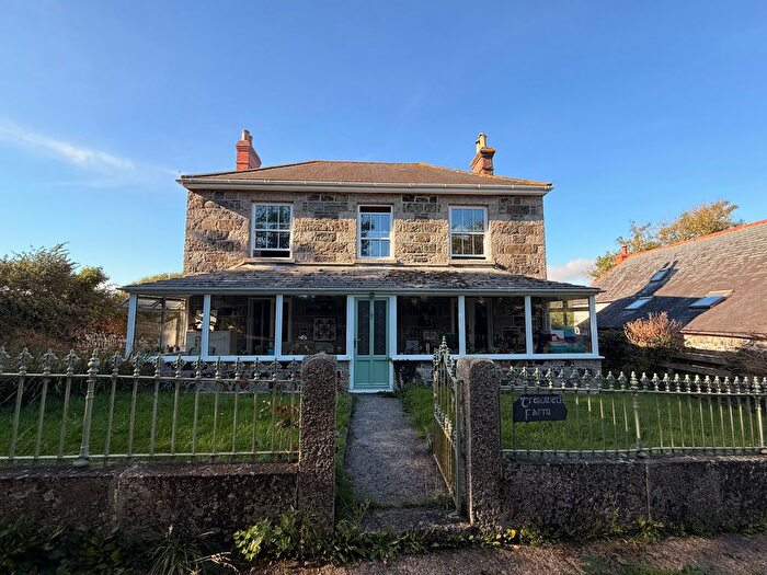 4 Bedroom Farmhouse To Rent In Helston, TR12