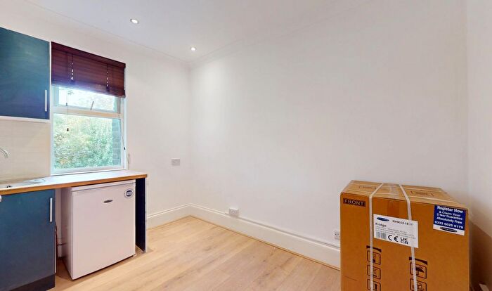 Studio To Rent In Lyncroft Gardens, London, NW6