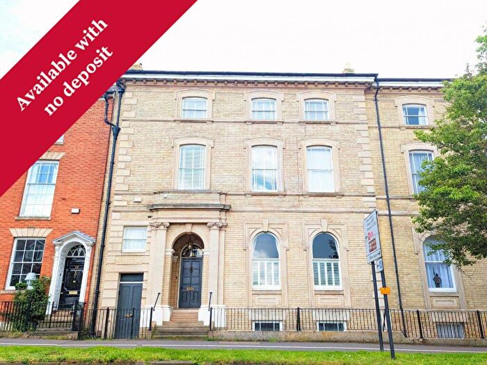 5 Bedroom Town House To Rent In North Parade, Grantham, NG31