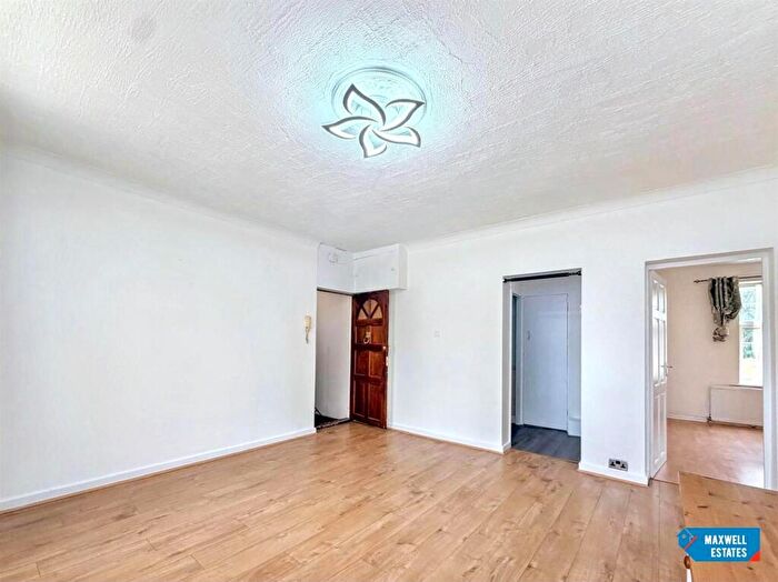 2 Bedroom Apartment To Rent In Watling Avenue, Edgware, HA8