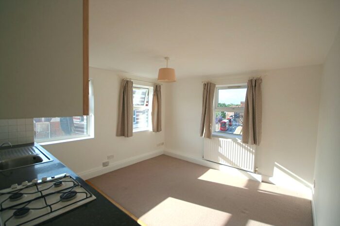 1 Bedroom Flat For Sale In London Road, Mitcham, CR4