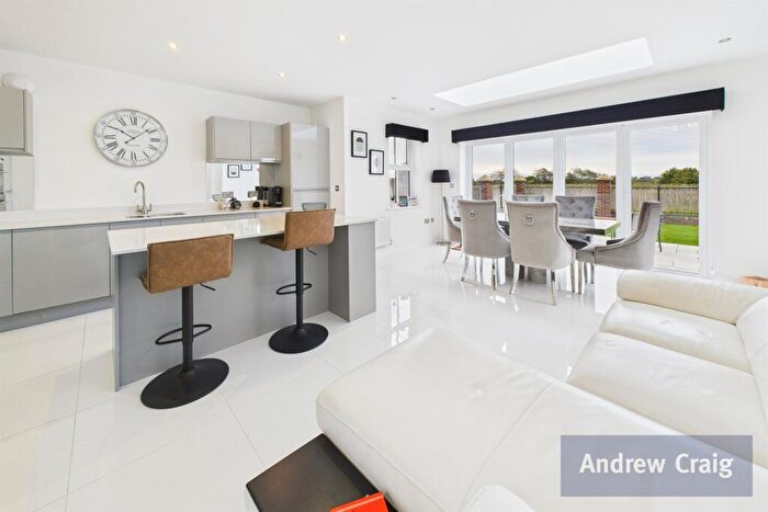 4 Bedroom Link Detached House For Sale In Sandpiper View, East Boldon, NE36