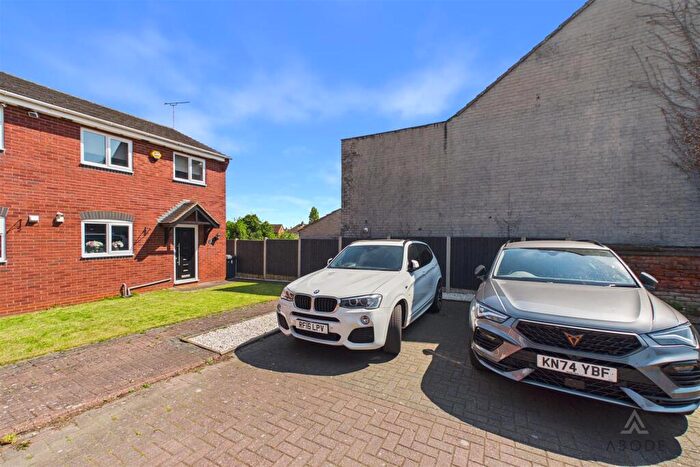 3 Bedroom Semi-Detached House For Sale In Horninglow Road North, Burton-On-Trent, DE13