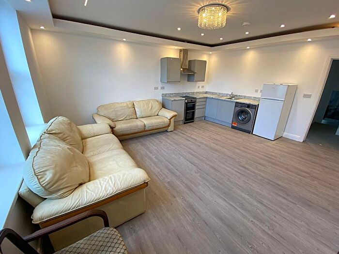 2 Bedroom Maisonette To Rent In Clare Road, Cardiff, CF11