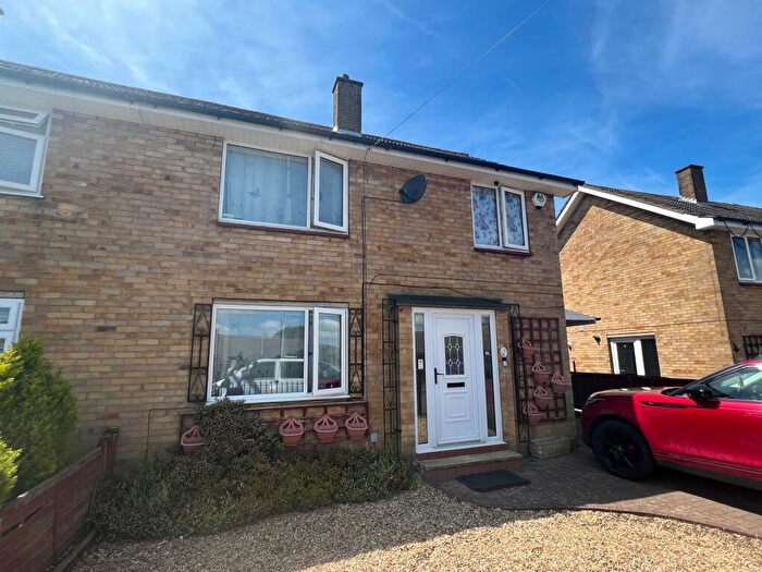 3 Bedroom Semi-Detached House To Rent In Byron Avenue, Grantham, NG31