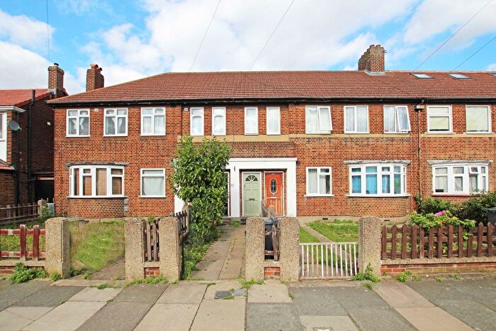 2 Bedroom Flat To Rent In Munster Avenue, Hounslow, TW4