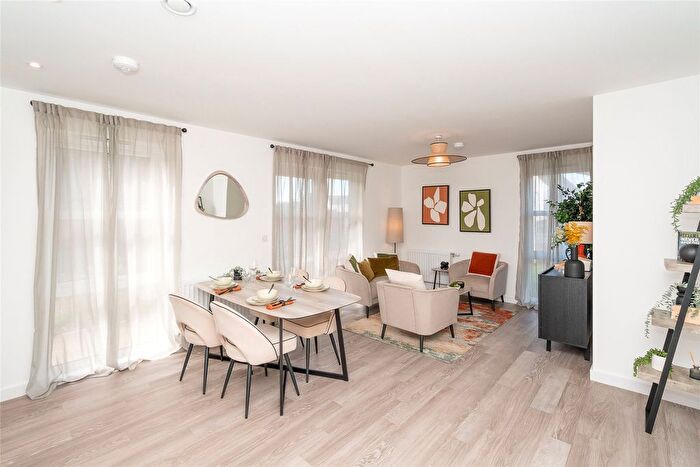 1 Bedroom Flat For Sale In Flat Parkside, St Albans Road, Watford, WD25