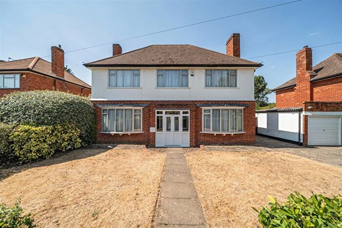 4 Bedroom Detached House For Sale In Sutherland Avenue, Petts Wood East, Kent, BR5