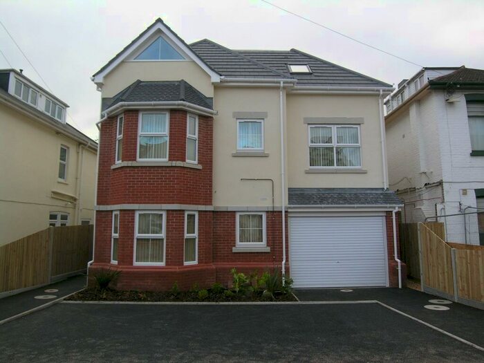 1 Bedroom Flat To Rent In Bedroom First Floor Flat In Bournemouth, BH1