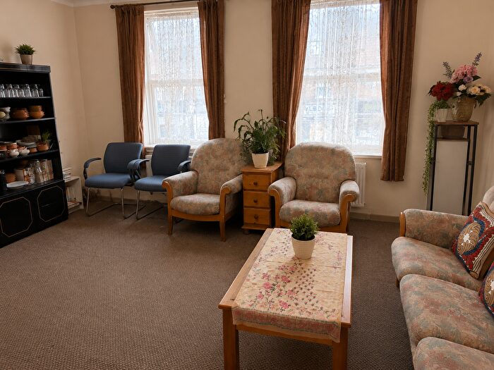 3 Bedroom Flat To Rent In Dagenham, RM8